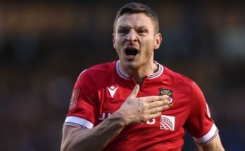 Wrexham Phil Parkinson főnöke: Paul Mullin úgy döntött, hogy távozik