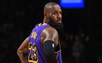 LeBron James felveszi az 52,6 millió dolláros opciót, figyelemmel kísérve a Lakers mozgását