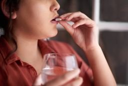 A szülőknek a szakértők szerint a szülőknek reteszelő dobozt kell használniuk, meg kell számolniuk a tablettákat, és az első vényköteles újratöltések felett kell maradniuk.