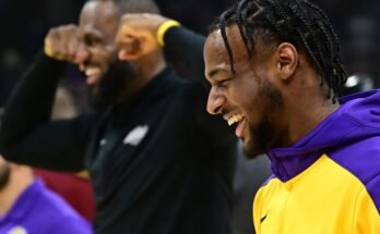 LeBron James D'Akron felveszi a lehetőséget a Lakers -szel, hogy a 23. évadot játssza