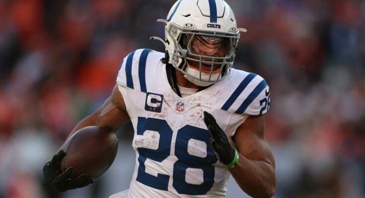 PFF osztályok Jonathan Taylor, DJ Giddens és Colts futó háttámlák számára