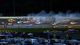 ÓRA: Több mint 20 autó, amely egy hatalmas balesetben részt vesz a NASCAR Cup sorozat versenyén, Atlantában
