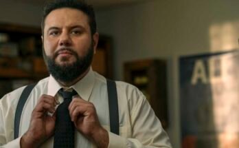 Mohammed Amer Mo címet játszik a Netflix show -ban. A TV NPR kritikus, Eric Deggans azt mondta, hogy az Emmy szavazóknak MO -t az év egyik legjobb televíziós komédiájának kell tekinteniük.