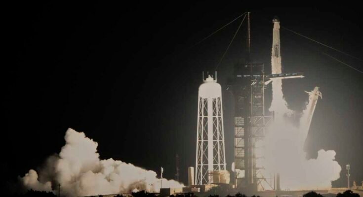 A SpaceX Falcon 9 rakéta szerdán indítja el a Kennedy Space Center legénység kapszuláját a floridai NASA -ból. Az AX-4 misszió a Houstonban székhellyel rendelkező kereskedelmi vállalat negyedik magán űrrepülése, amely négy hetes űrhajózást vezet a Nemzetközi Űrállomás felé vezető kéthetes utazás során.