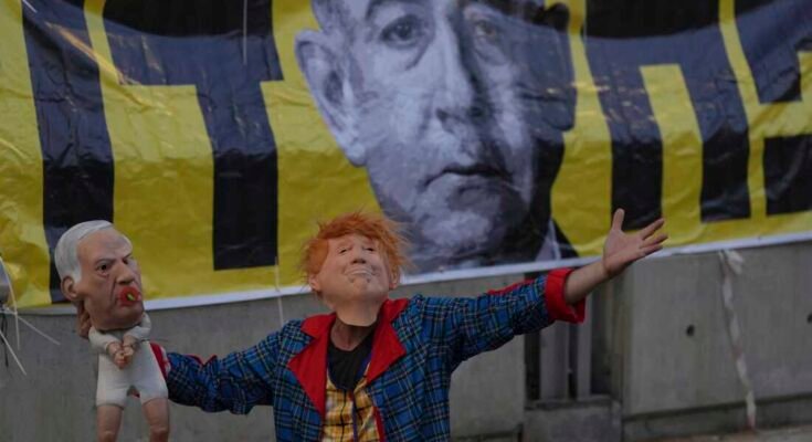 Az emberek részt vesznek egy demonstrációban, amely megköveteli a háború végét és a Hamász túszok azonnali szabadon bocsátását a Gázai övezetben, valamint Benjamin Netanyahu miniszterelnök kormánya ellen, 2025. június 28 -án, szombaton.