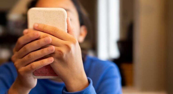 A tanulmány kérdéseket tett fel a mobiltelefonoktól, a közösségi médiától és a videojátékoktól való függőség jeleiről. Ezek a jelek magukban foglalhatják magukban a maguk iránti aggódást, és nem tudják használni őket.