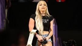 WWE hírek, pletykák: Liv Morgan látszólagos váll sérüléstől szenved, Goldberg visszatér Raw -ba, hogy szembenézzen