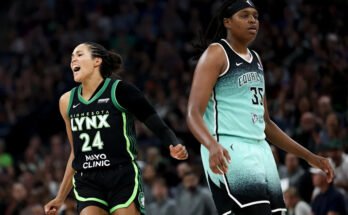 Minneapolis, Minnesota - július 30 .: A Minnesota Lynx Naphesa Collier # 24. # 24. HASZNÁLATA HÁROMIK -pont lövés, míg a New York -i Liberty Jonquel Jones # 35. # 35 -ös a második negyedévben a Célközpontba 2025. július 30 -án reagál a Minnesota -i Minneapolis -ban. Megjegyzés a felhasználóhoz: A felhasználó kifejezetten felismeri és egyetért azzal, hogy a fénykép letöltésével vagy vagy felhasználásával a felhasználó hozzájárult a Getty Images License Megállapodás feltételei szerint. (Fotó: Ellen Schmidt / Getty Images)