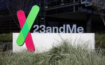 A 23andMe ülés előtt egy táblát jelenítenek meg 2024. február 01 -én, Sunnyvale -ben, Kaliforniában.