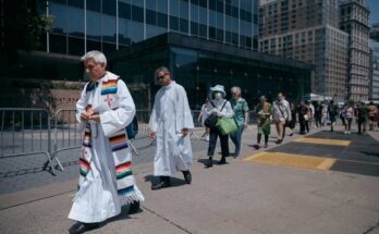 Az aktivisták tartják a "Jericho séta" A bevándorlók támogatására Jacob K. Javits szövetségi épületbe 2025 júniusában, New York -ban.