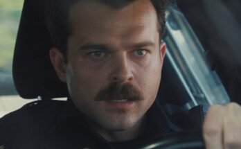 "Fegyverek" csillag Alden Ehrenreich fegyveres erőszakról, bajuszról és még sok másról