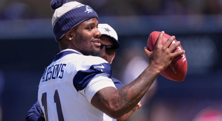 A Dallas Cowboys, Micah Parsons védekező szélsője a pályán található, a Los Angeles -i Rams elleni edzőtábor töredéke során, 2025. augusztus 5 -én, kedden, Oxnardban, Kalifornia (AP Photo / Mark J. Terrill)
