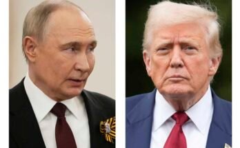 A fotók kombinációja azt mutatja, hogy Vlagyimir Putyin orosz elnök, balra, Moszkva 2025. május 9 -én, valamint Donald Trump elnök augusztus 1 -jén.